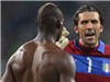 Balotelli gây sự với Buffon trong đường hầm